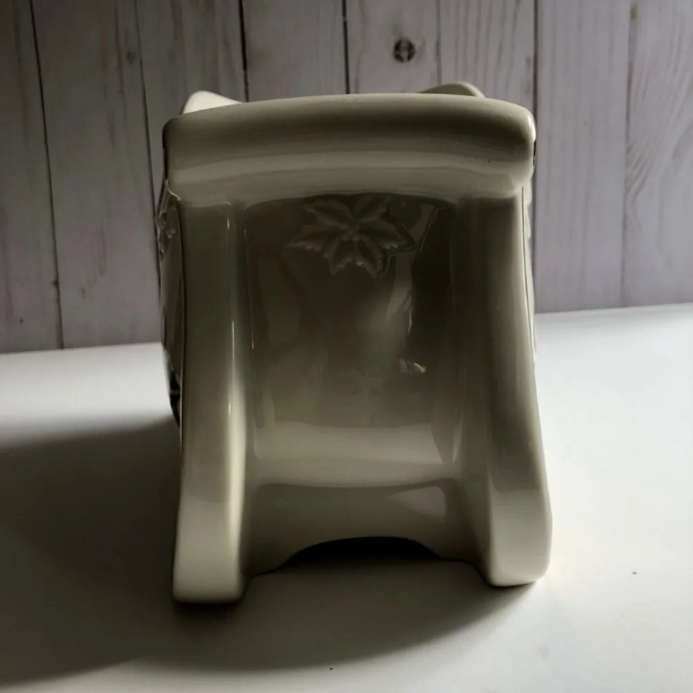 Mikasa Holly Sleigh centerpiece bowl